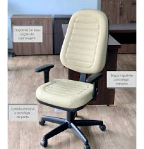 Poltrona giratória presidente 6001 com braços estrutura preta e tecido vinil branco Cavaletti